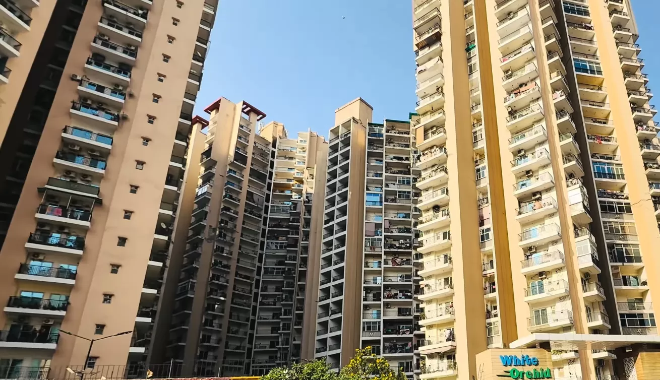 Gaur City 1st Avenue Ready to Move Flats Greater Noida West